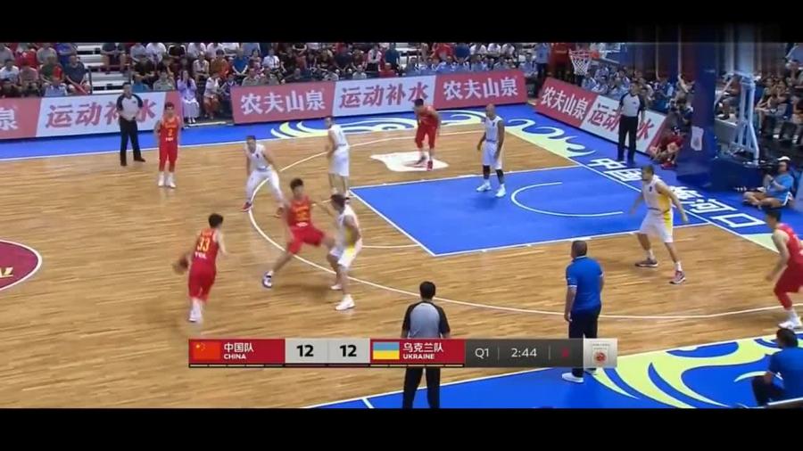  快攻反击行云流水打出团队风采