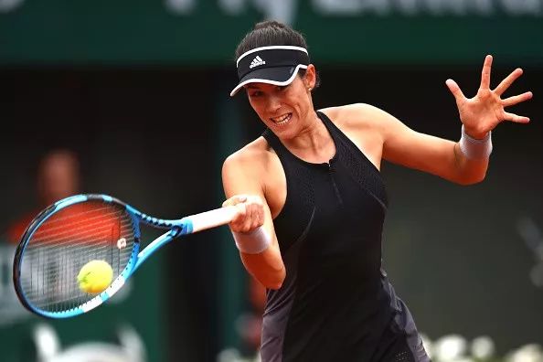  网坛老将宝刀未老，瓦林卡逆转进四强