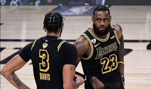  热火全队多点开花战胜公牛队