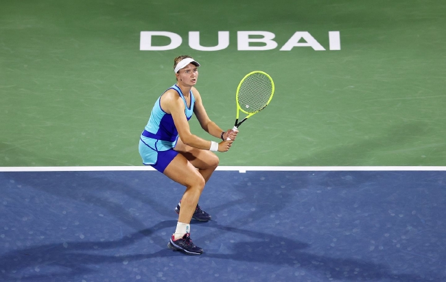  贾巴尔攻防俱佳，迪拜免税网球锦标赛封后