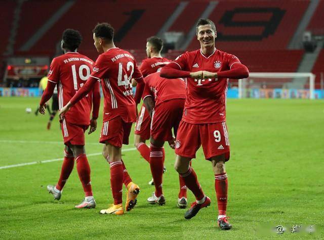  德甲射手王争霸，莱万梅开二度助拜仁